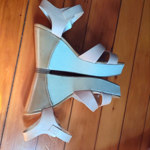 Marc Fisher Hello wedge sandal in neutral brown - Picture 4 of 6